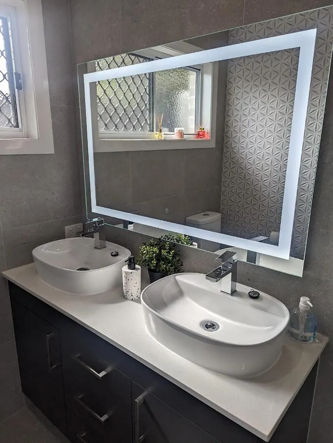Immaculate 2-Beds Entire House Chermside Μπρίσμπεϊν
