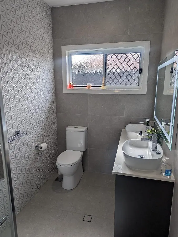 Σπίτι διακοπών Immaculate 2-Beds Entire House Chermside Μπρίσμπεϊν